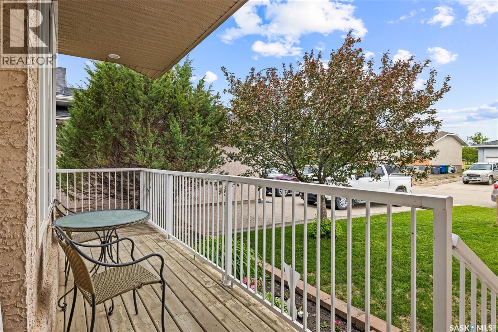 418 Hawkes STREET - 3