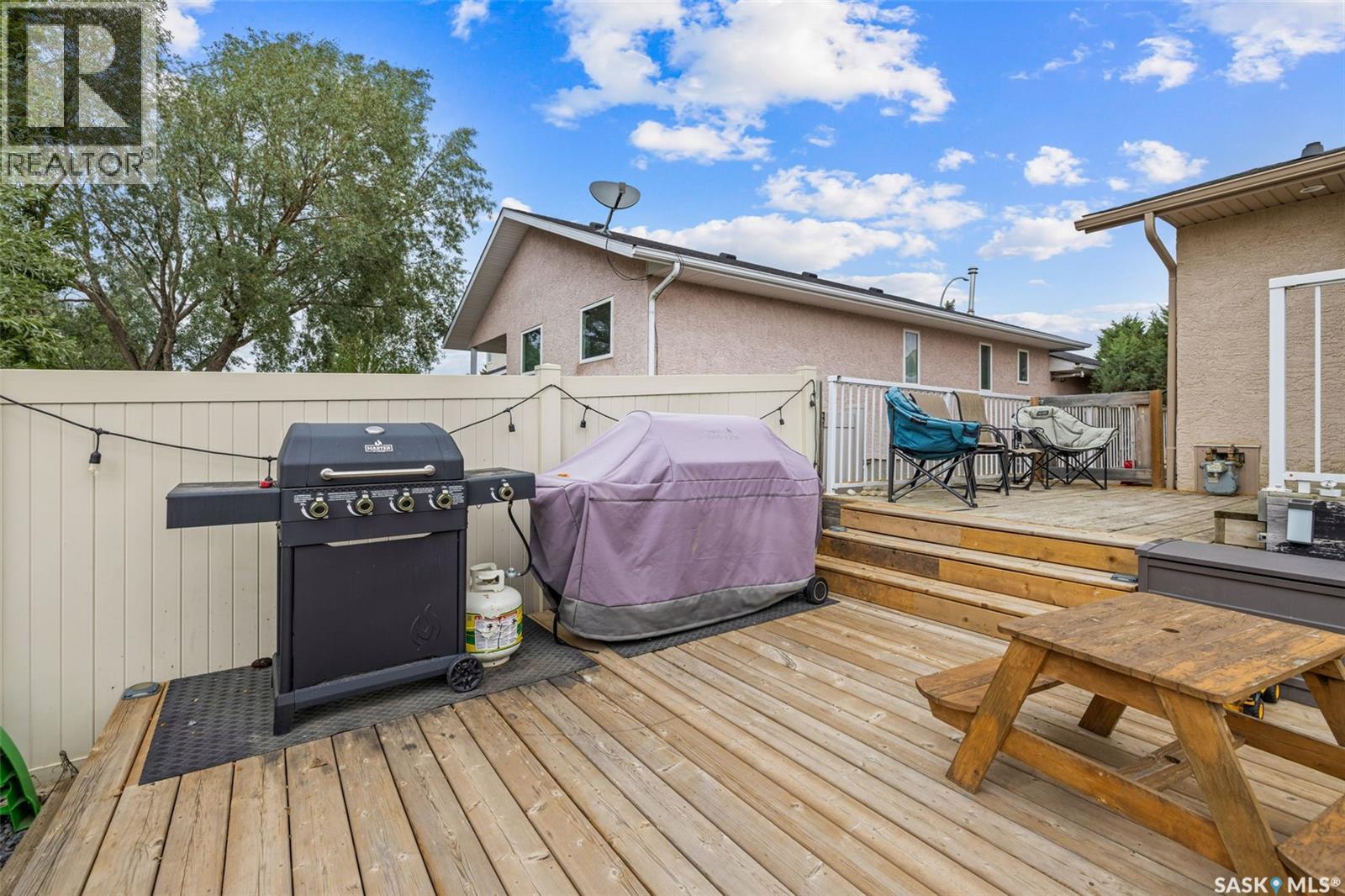 418 Hawkes STREET - 32