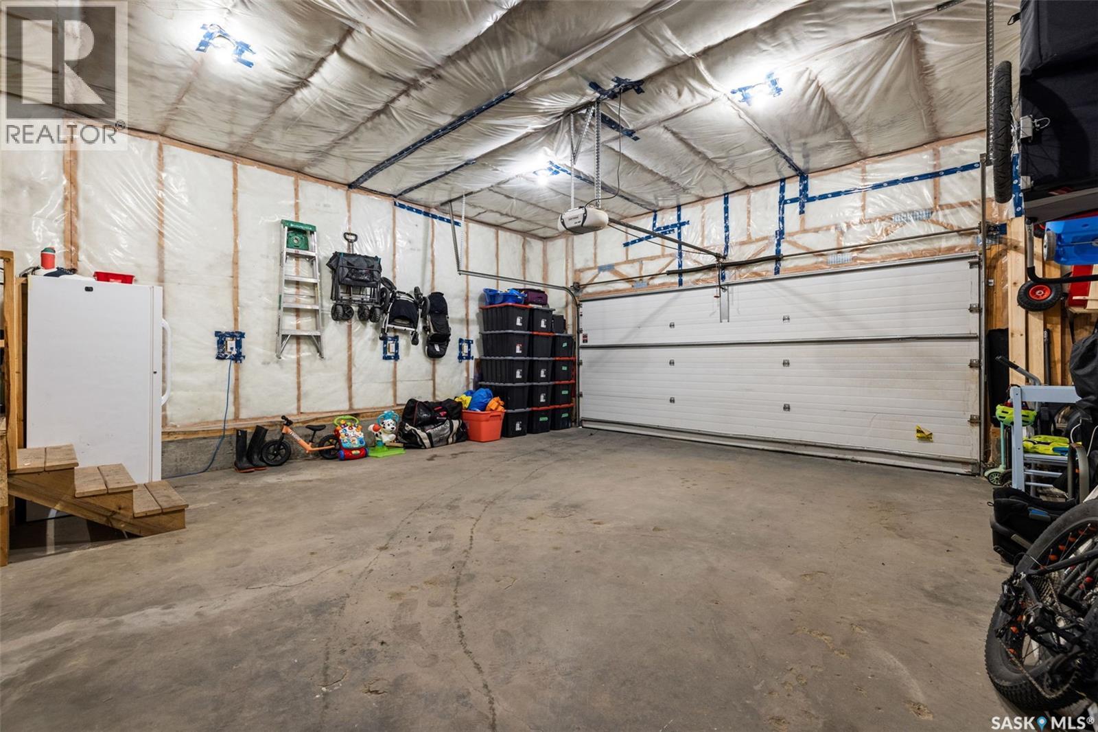 418 Hawkes STREET - 35