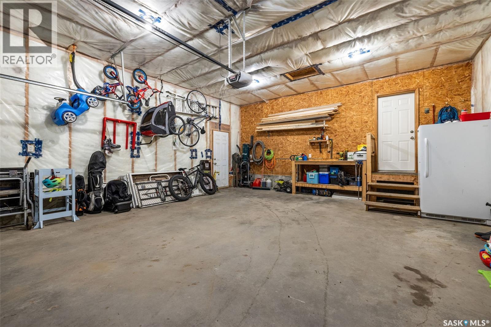 418 Hawkes STREET - 36