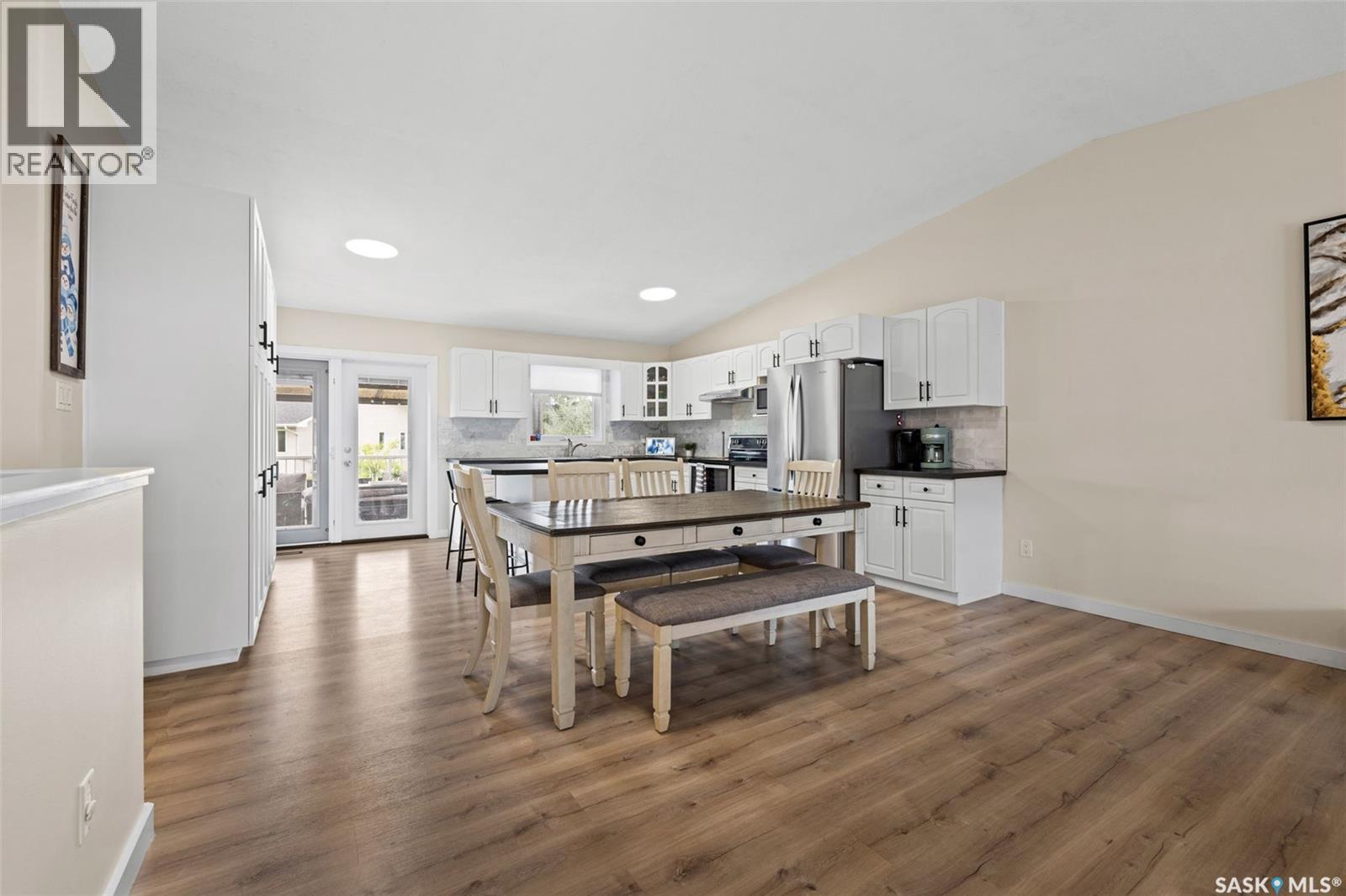 418 Hawkes STREET - 5
