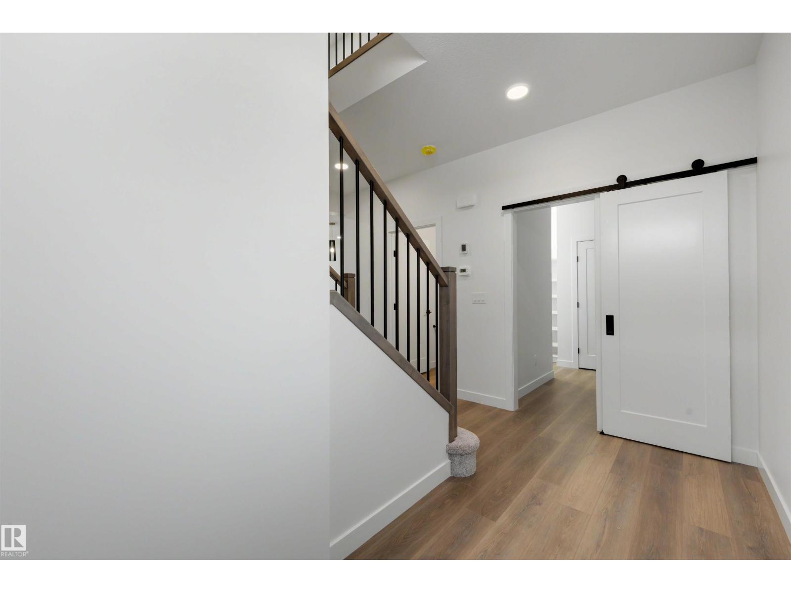 30 ELSINORE PL NW - 3