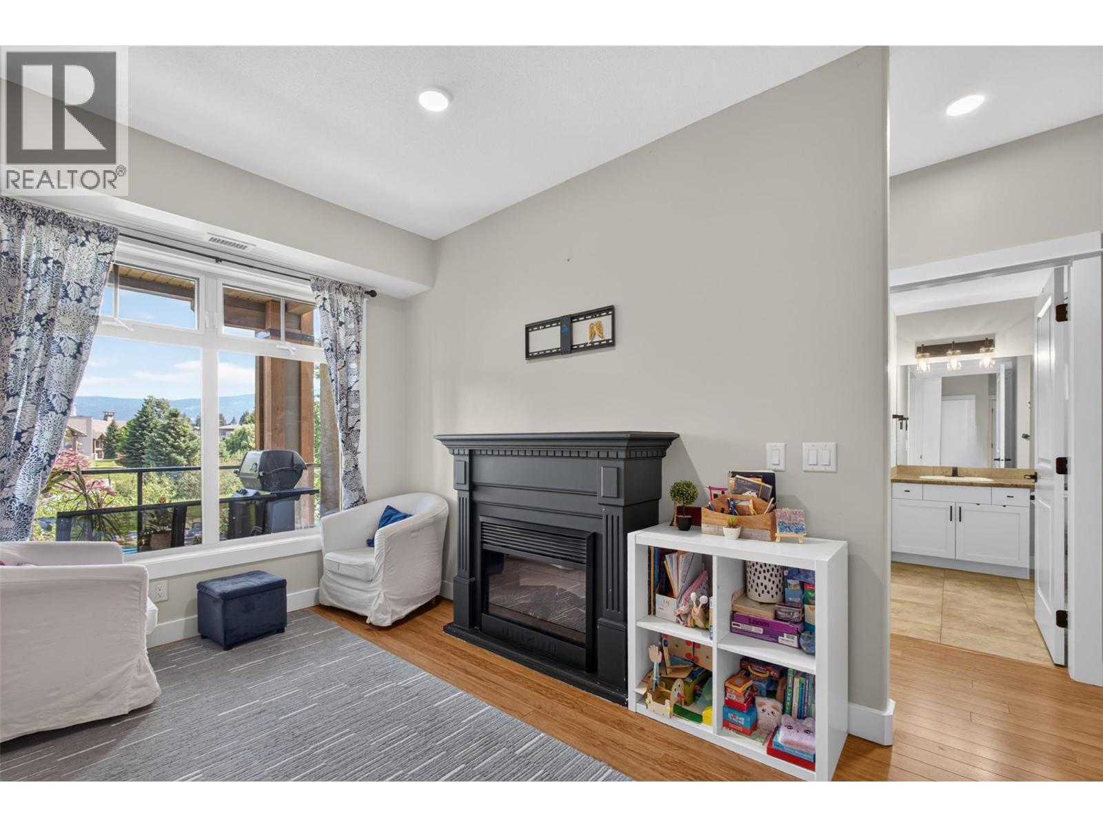 #208 2551 Shoreline Drive - 11