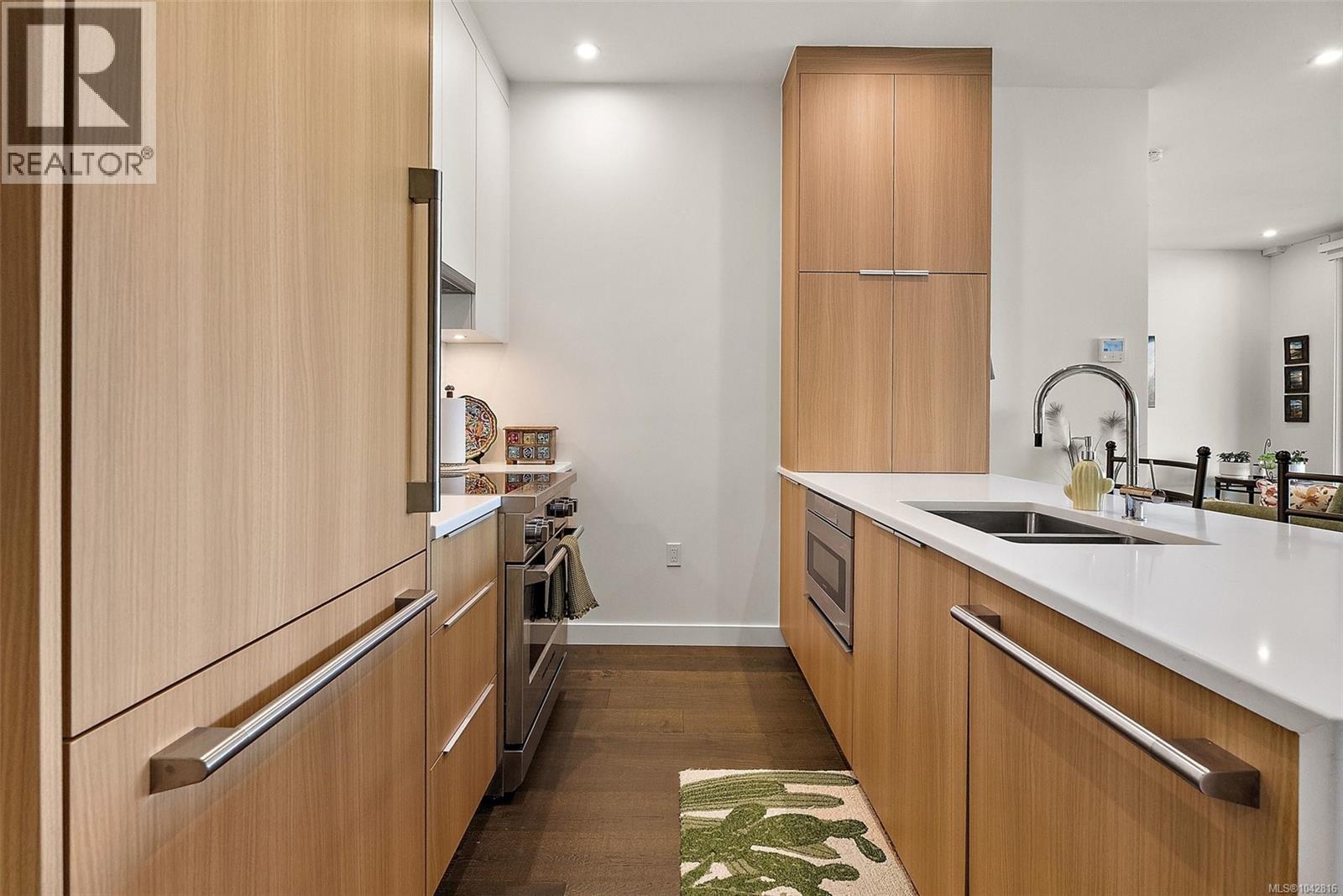 #203 9570 Fifth St - 14