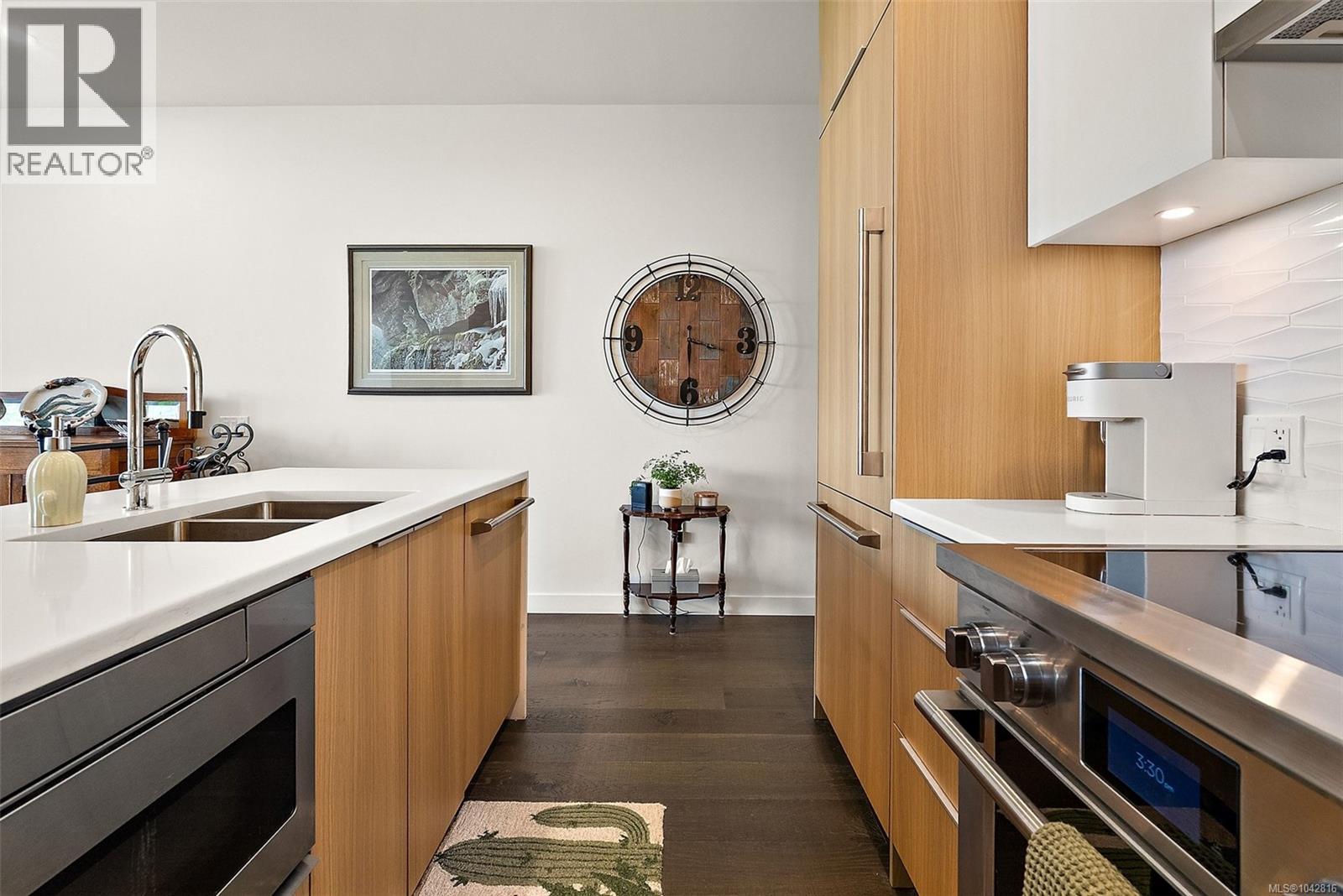 #203 9570 Fifth St - 15
