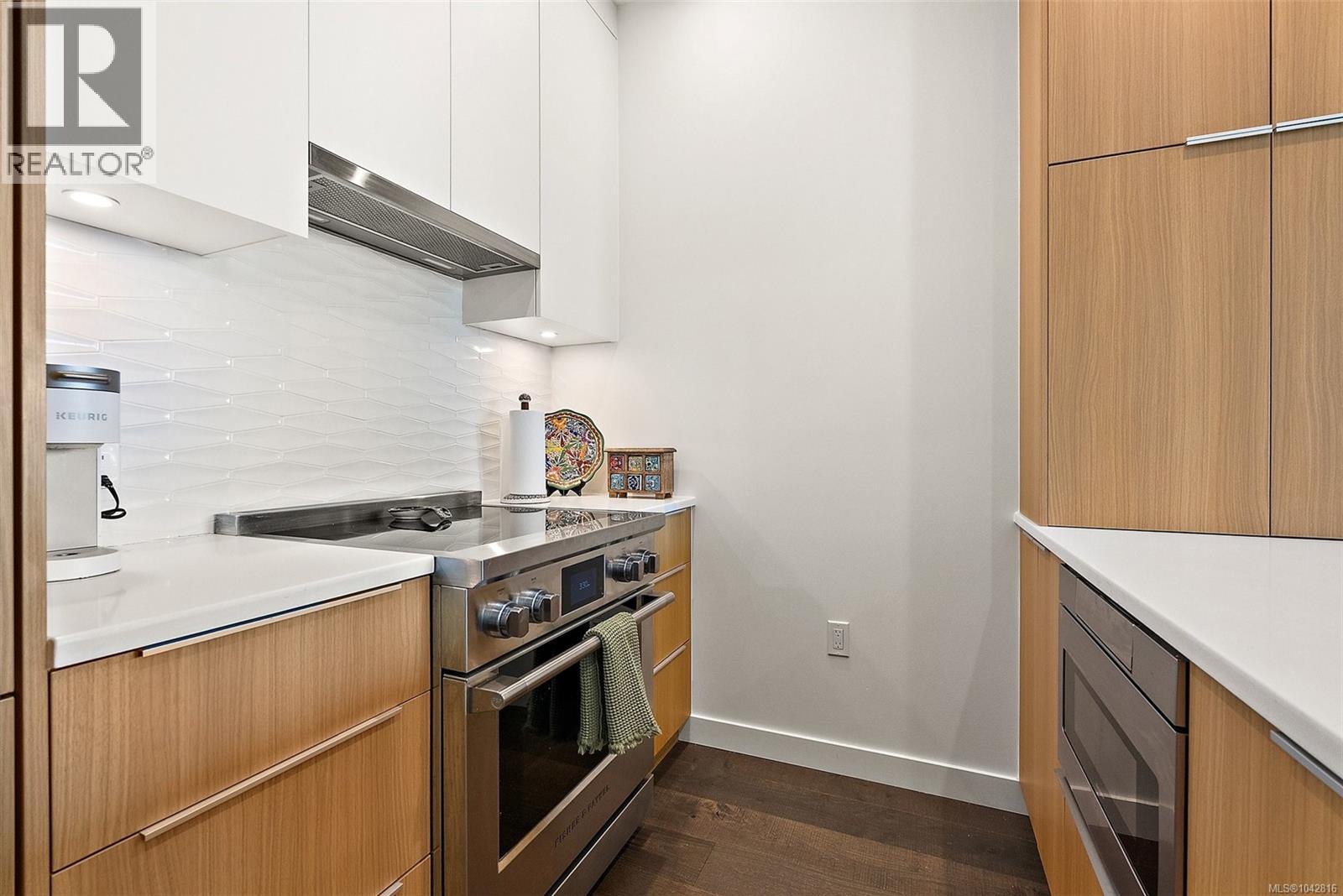 #203 9570 Fifth St - 16