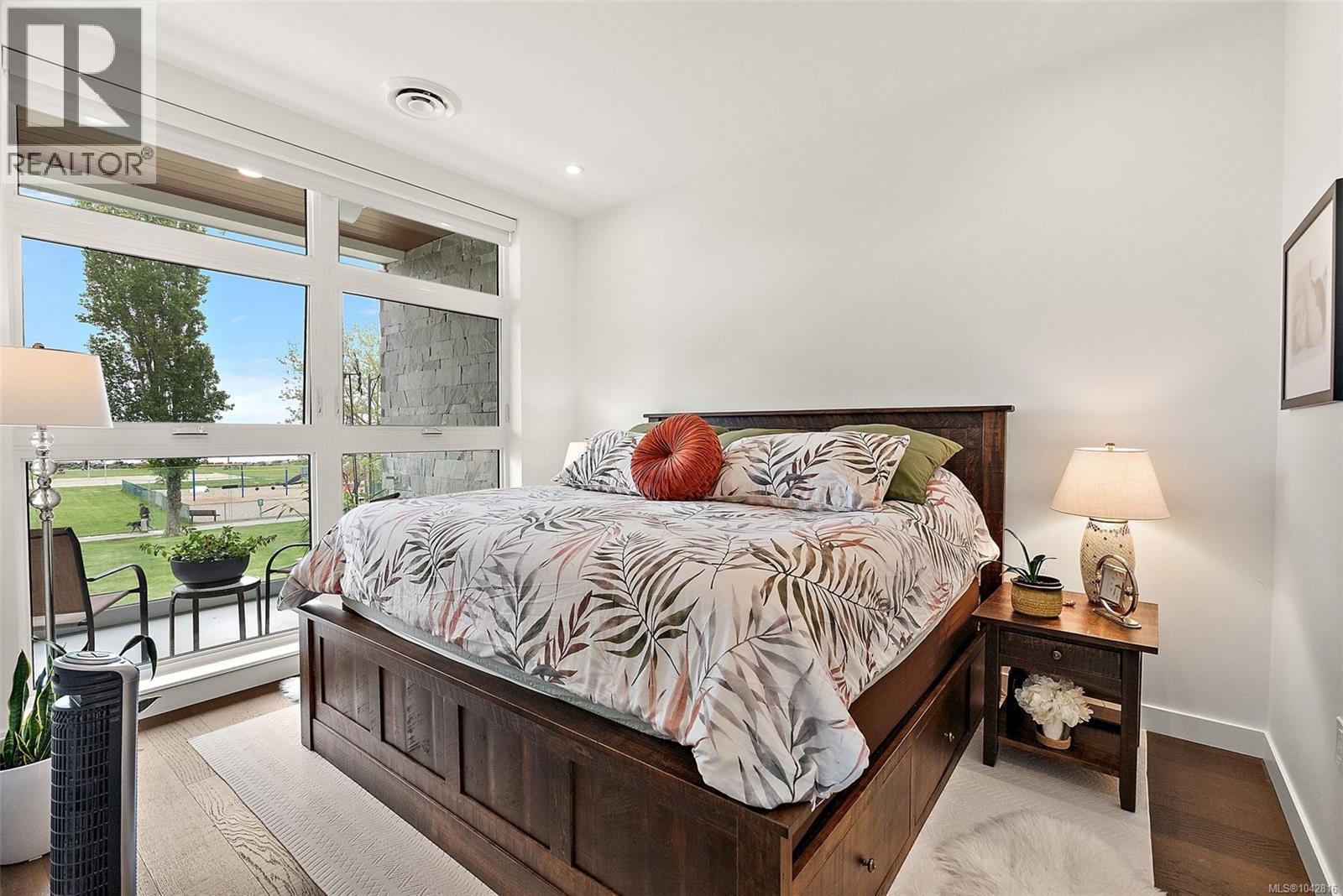 #203 9570 Fifth St - 17