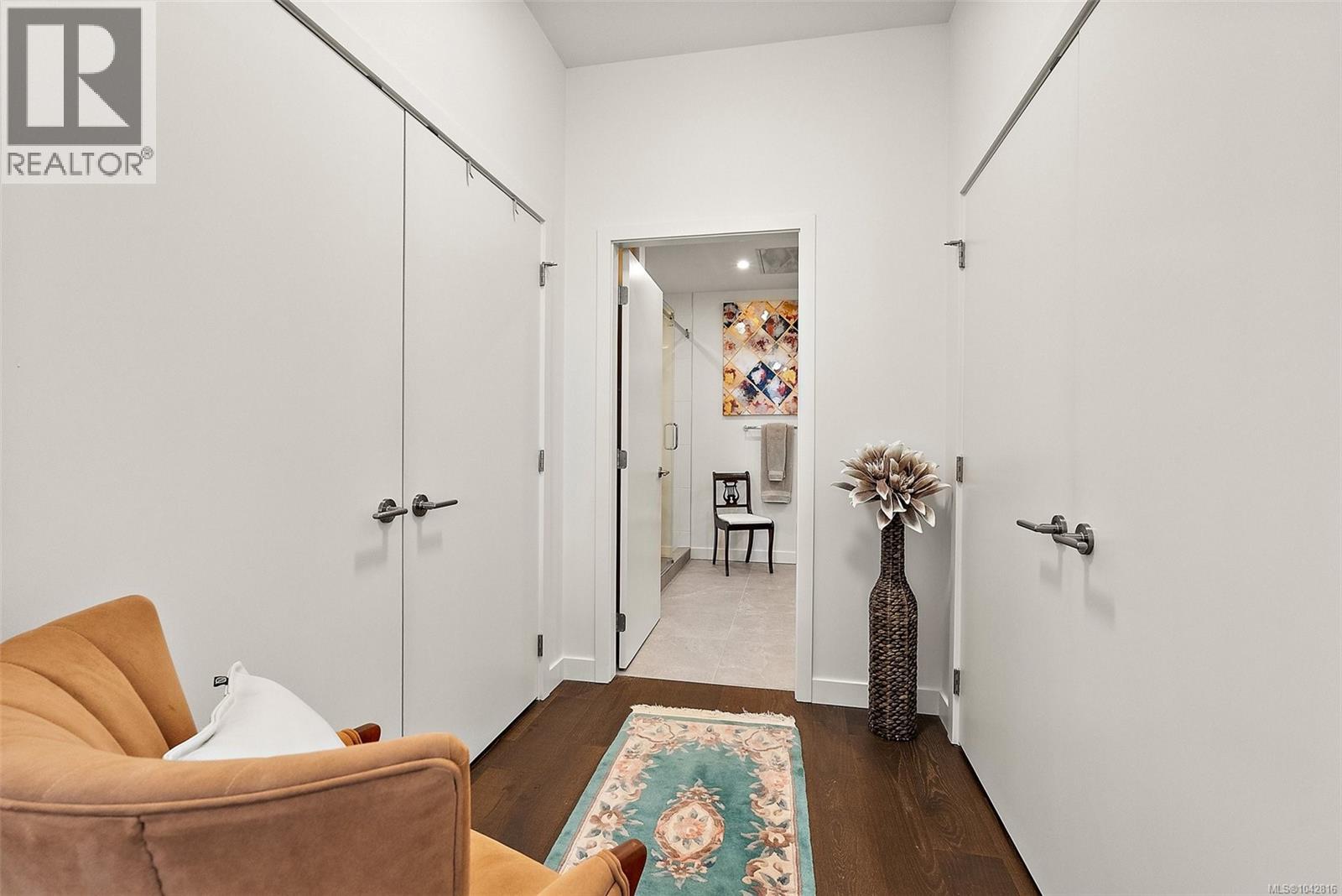 #203 9570 Fifth St - 19