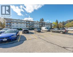 Living room - 110 Skaha Place Unit# 104, Penticton, BC V2A7L1 Photo 7