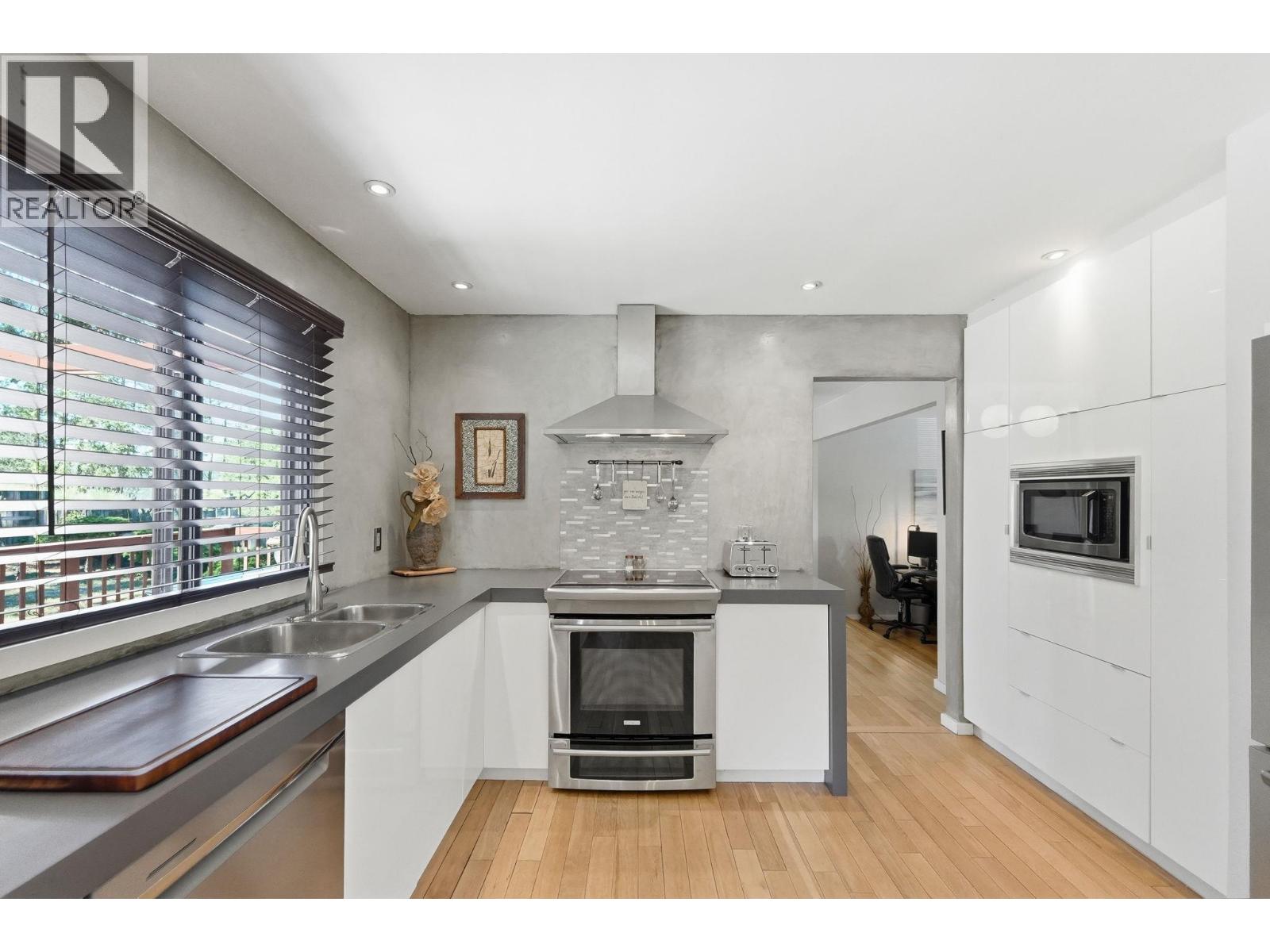 1922 Abel Street - 10