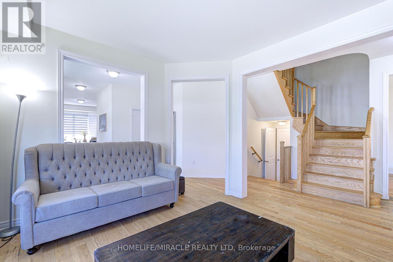 566 BRISDALE DRIVE - 10