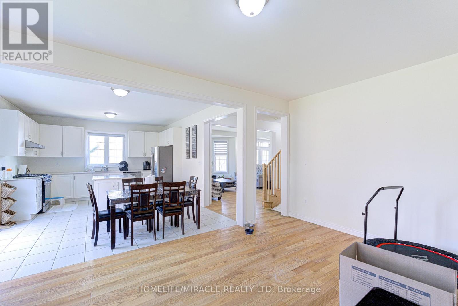 566 BRISDALE DRIVE - 17