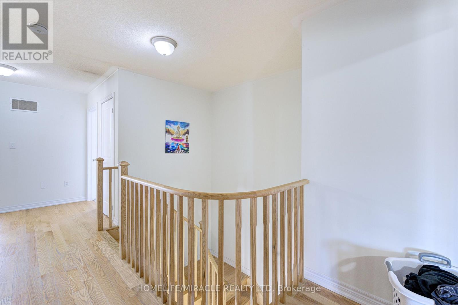 566 BRISDALE DRIVE - 19
