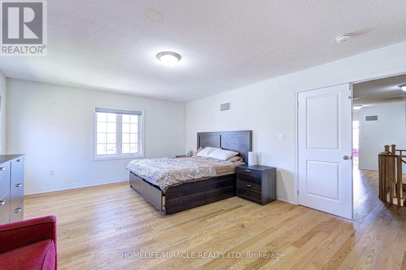 566 BRISDALE DRIVE - 20