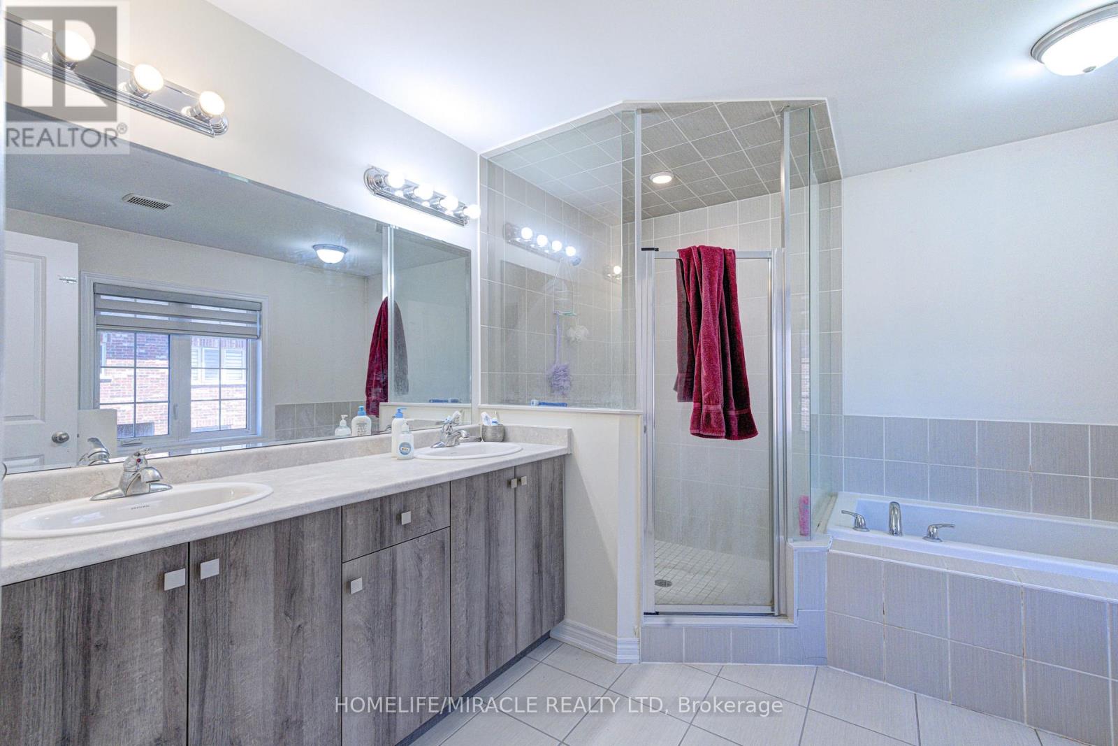 566 BRISDALE DRIVE - 22