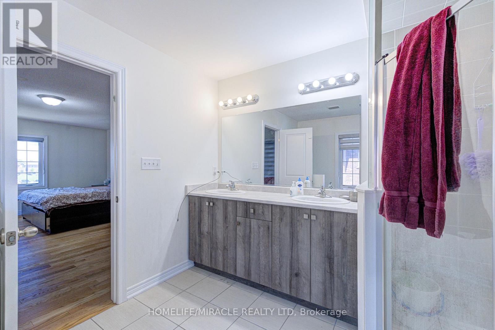 566 BRISDALE DRIVE - 24