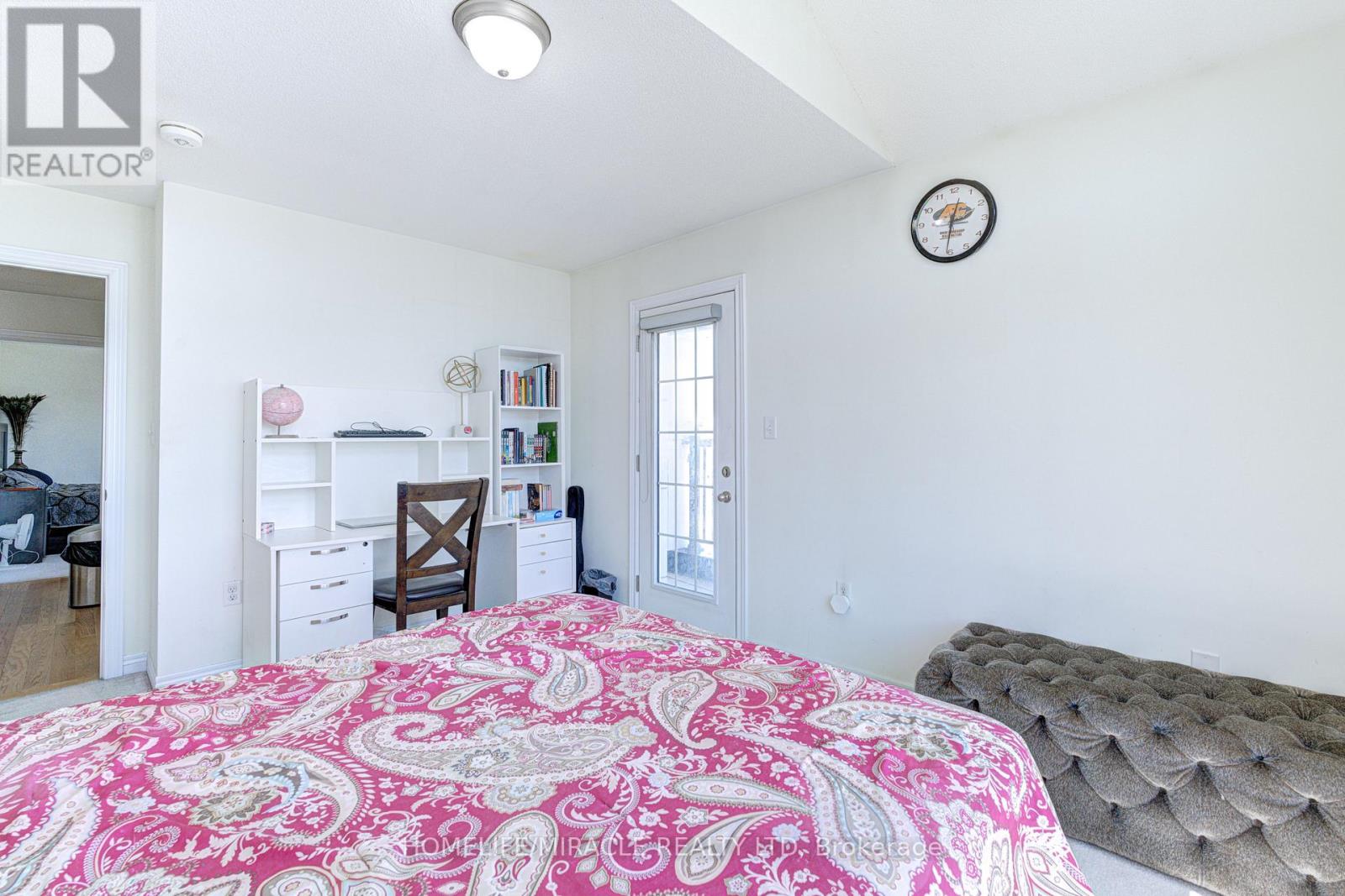 566 BRISDALE DRIVE - 31