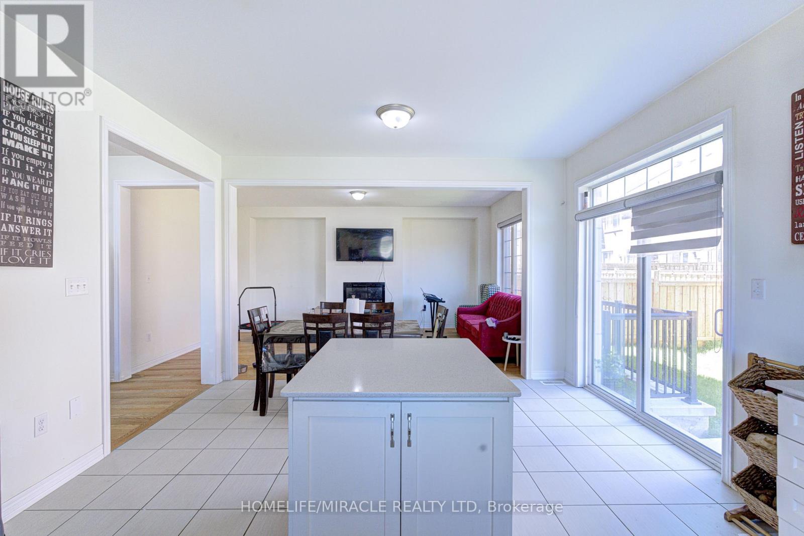 566 BRISDALE DRIVE - 16