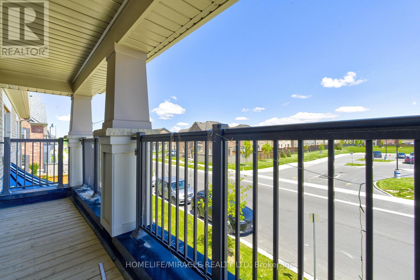 566 BRISDALE DRIVE - 33