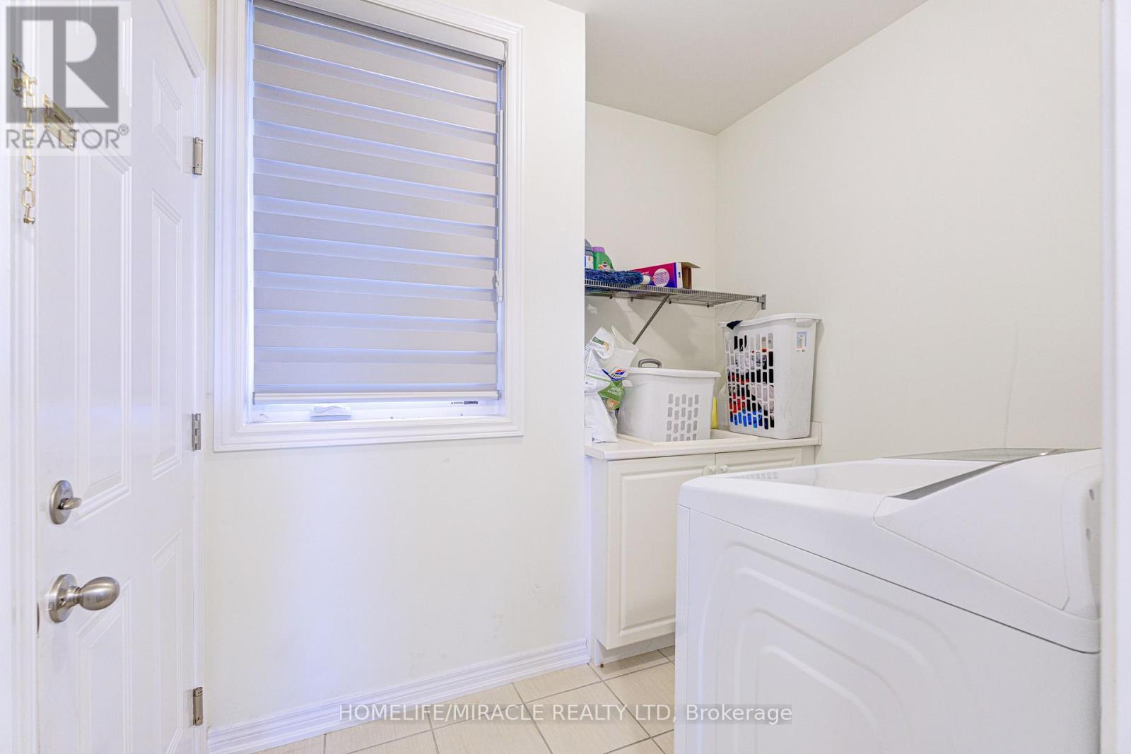566 BRISDALE DRIVE - 35