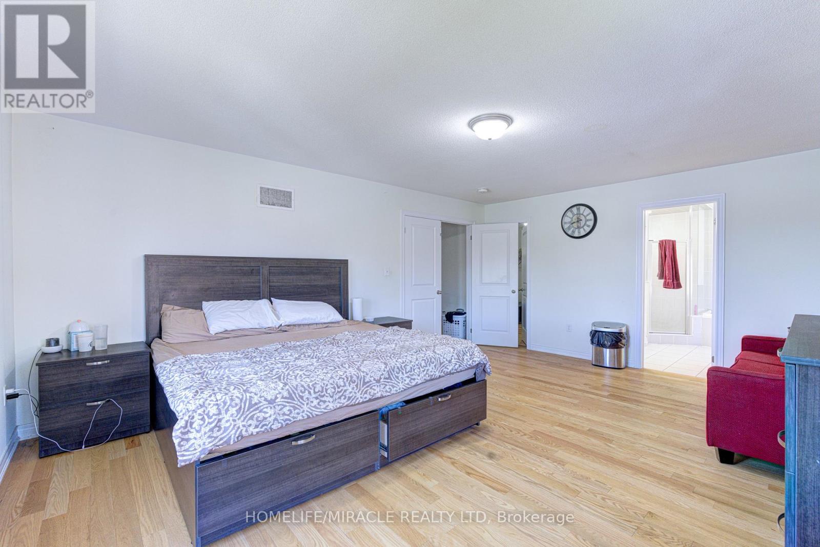 566 BRISDALE DRIVE - 21