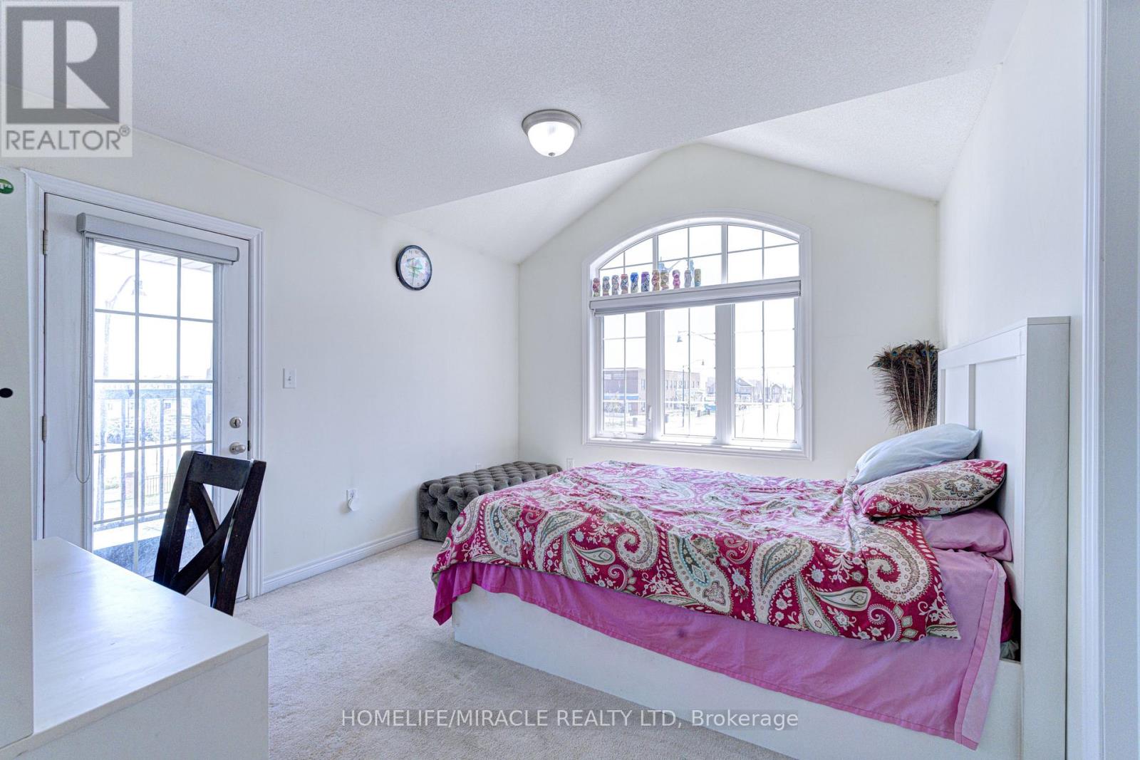 566 BRISDALE DRIVE - 29