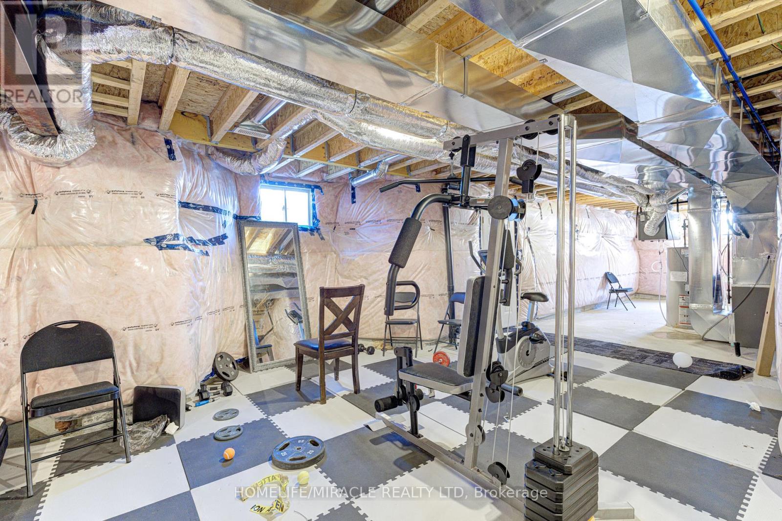 566 BRISDALE DRIVE - 38