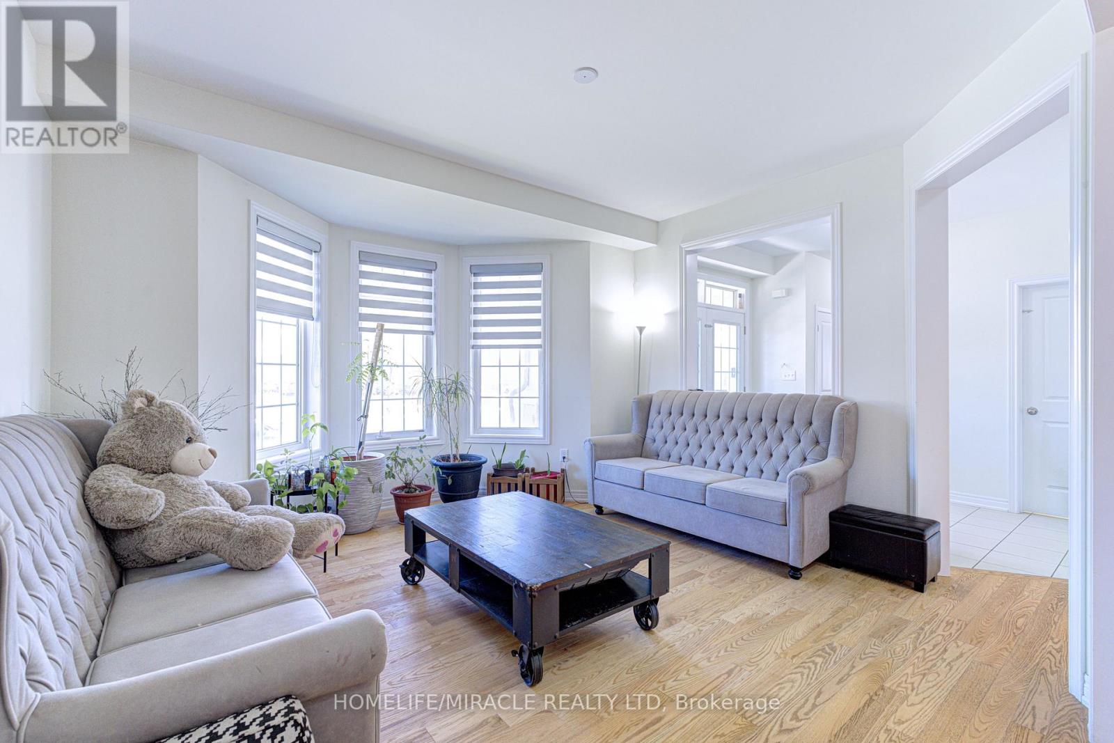566 BRISDALE DRIVE - 9