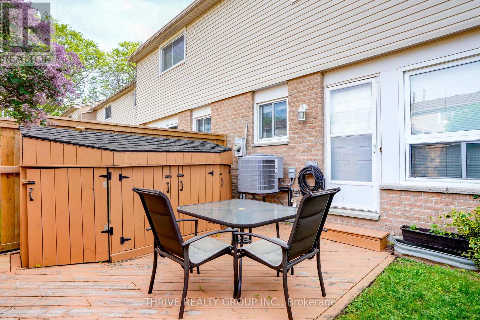 #12 210 CARLYLE DRIVE - 32