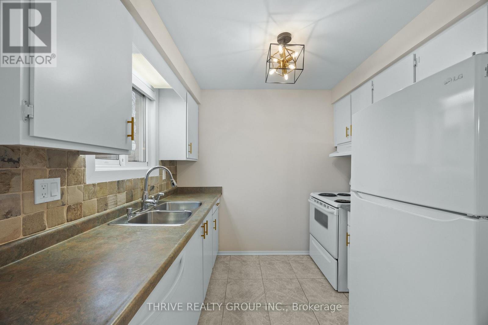 #12 210 CARLYLE DRIVE - 4