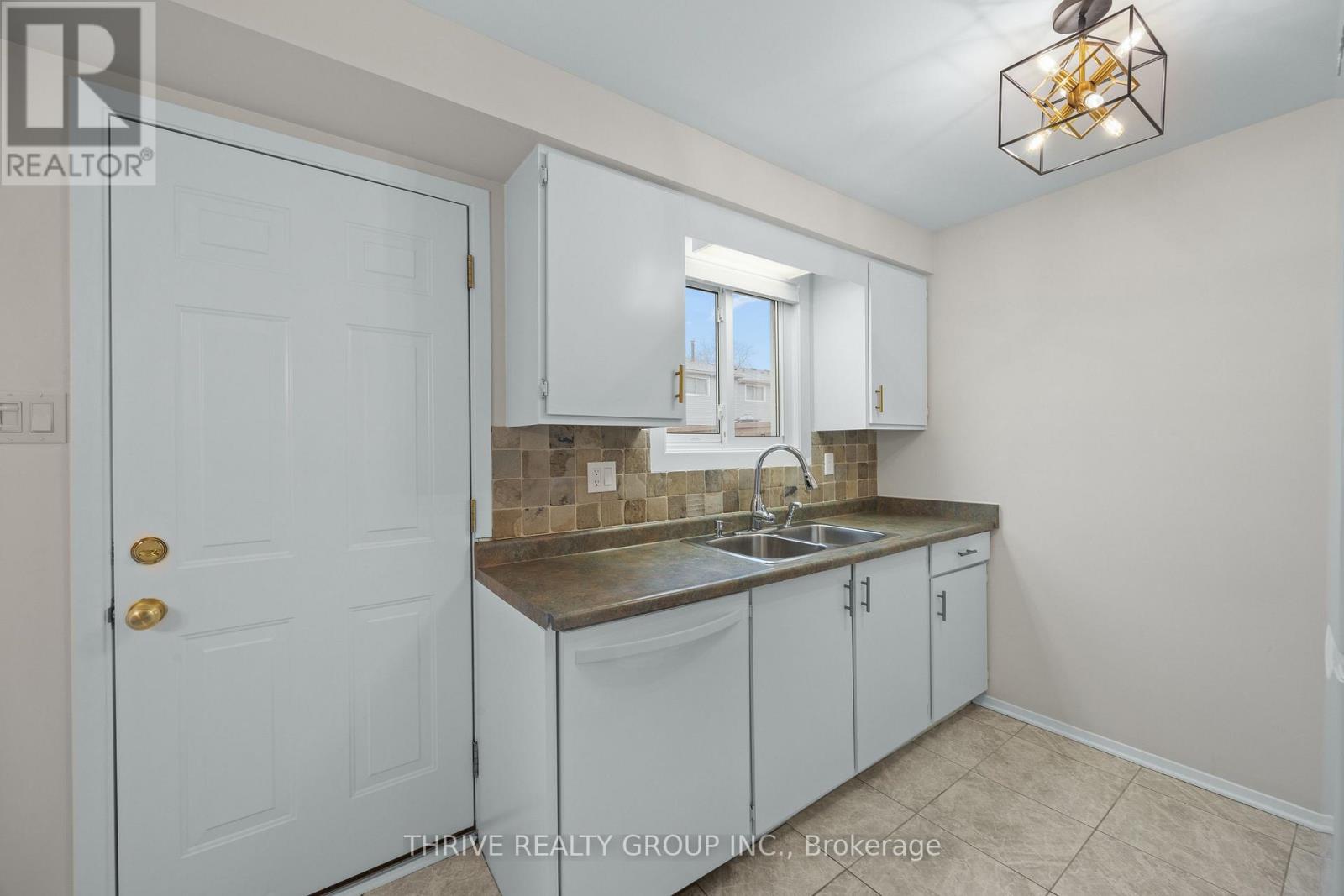 #12 210 CARLYLE DRIVE - 5