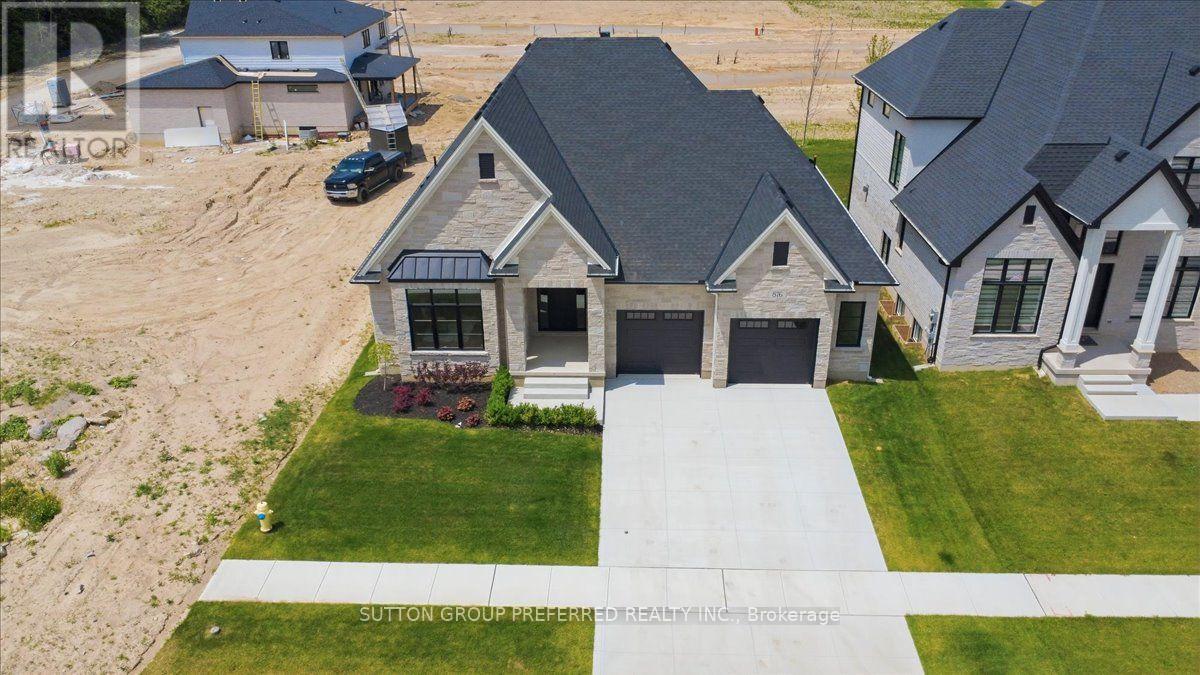 876 EAGLETRACE DRIVE - 2