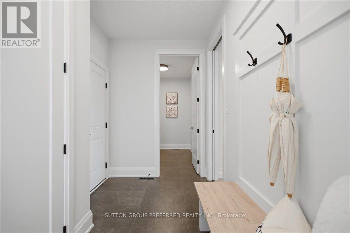 876 EAGLETRACE DRIVE - 35
