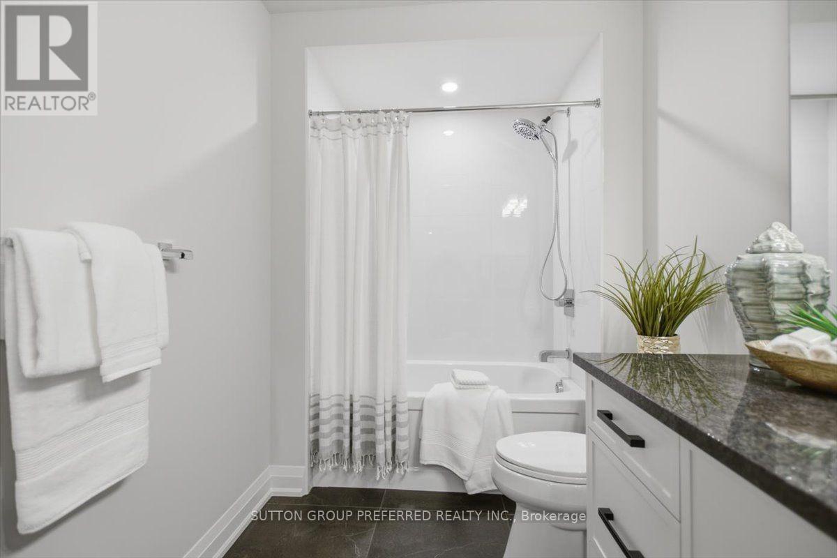 876 EAGLETRACE DRIVE - 44