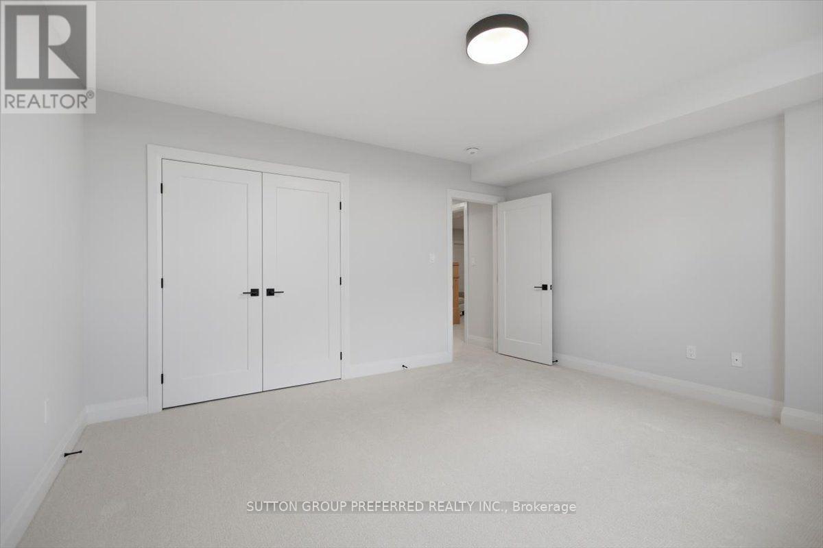 876 EAGLETRACE DRIVE - 46