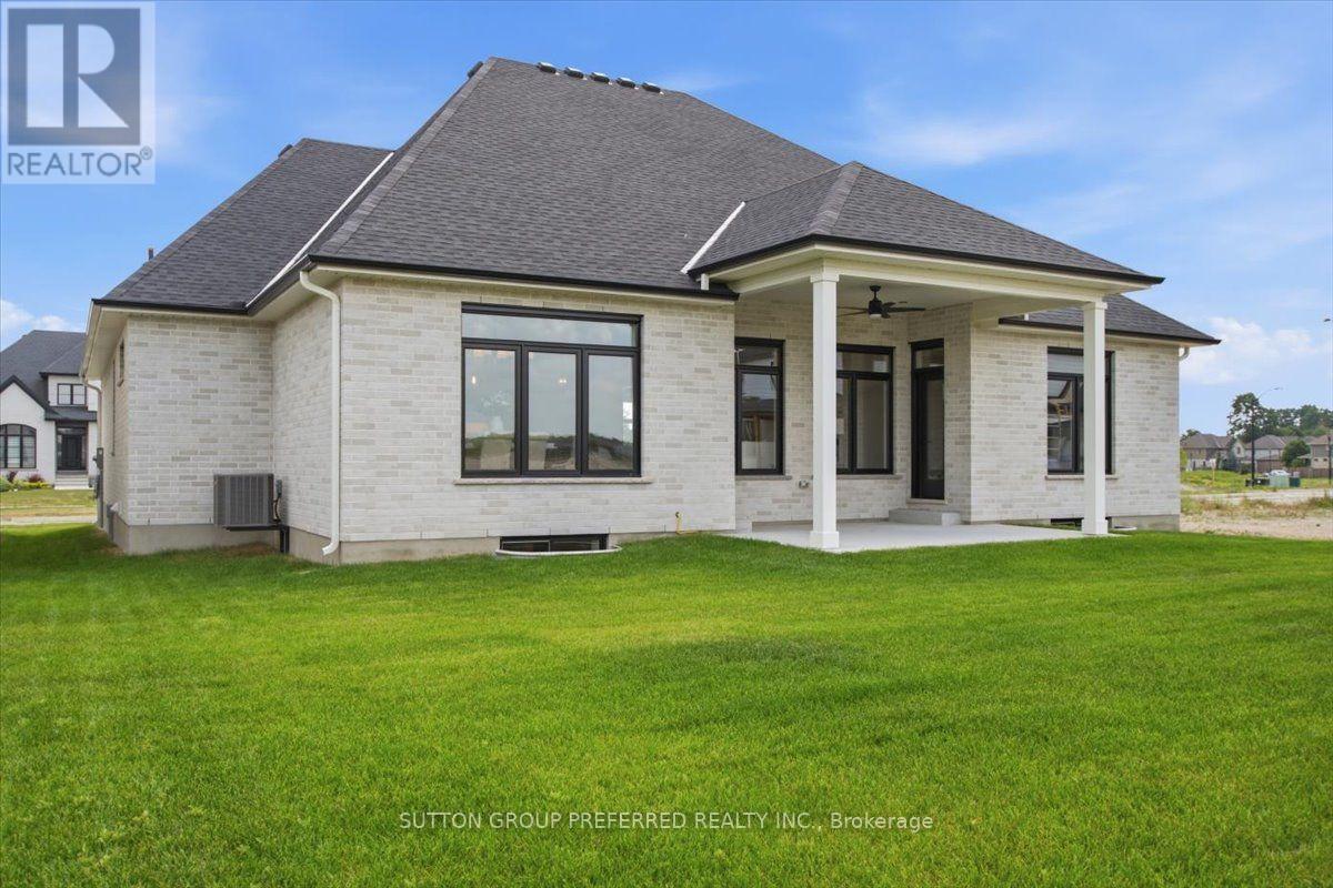 876 EAGLETRACE DRIVE - 48