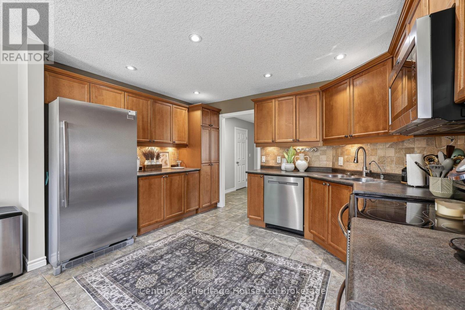 119 SOUTHVIEW COURT - Image 11