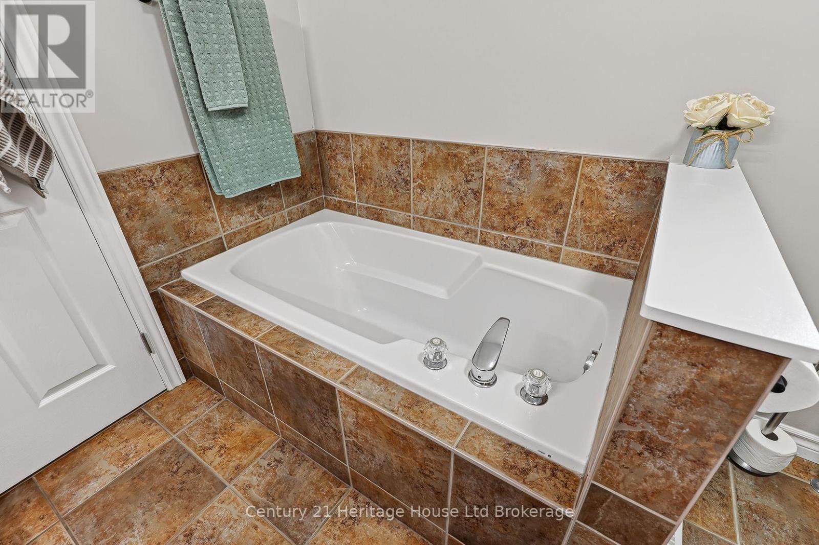 119 SOUTHVIEW COURT - Image 16