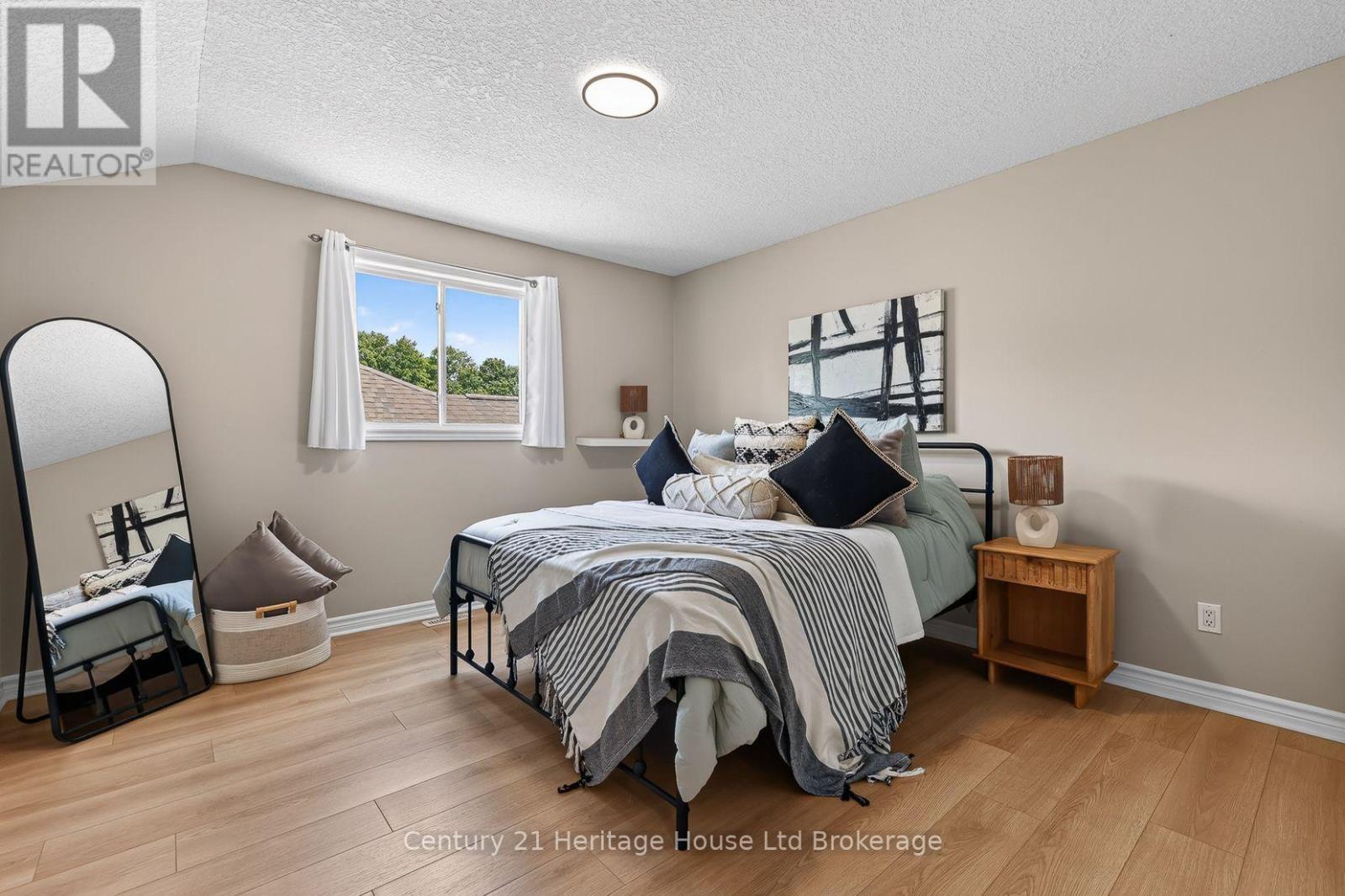 119 SOUTHVIEW COURT - Image 18