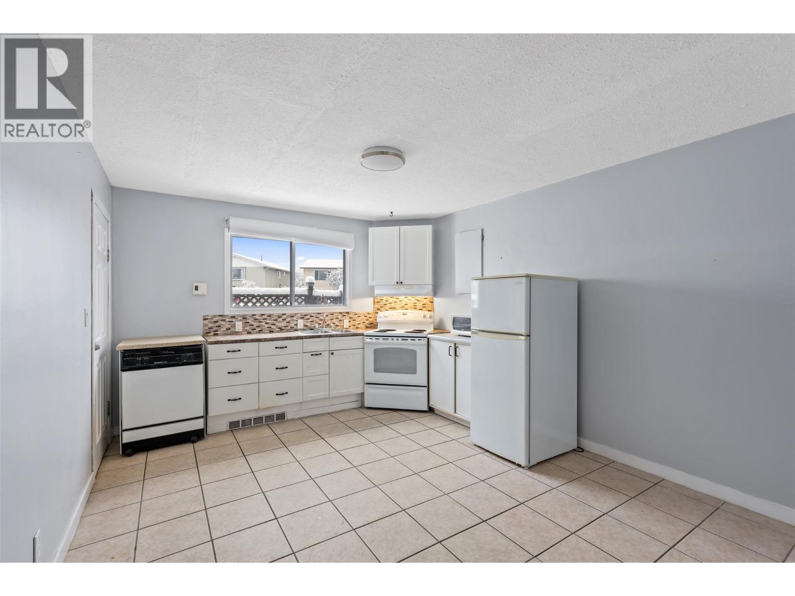 2667 YOUNG Place - 26