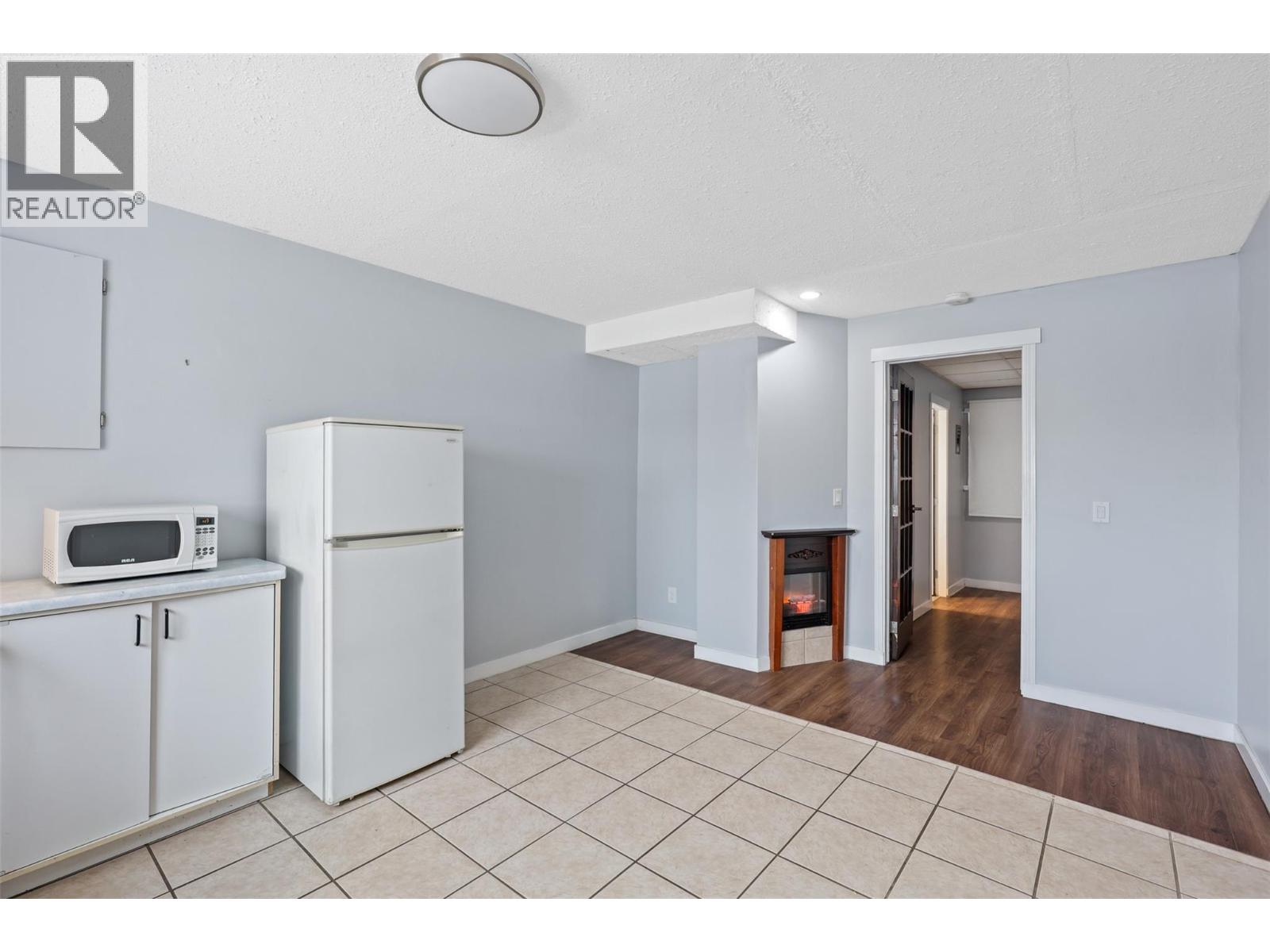 2667 YOUNG Place - 28