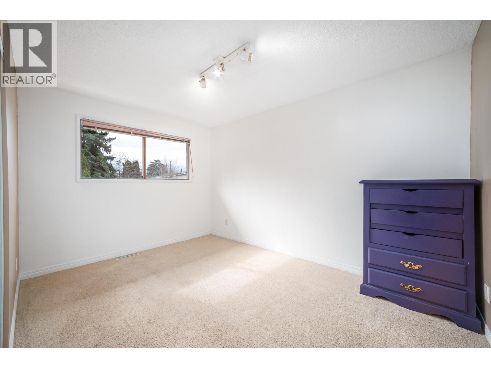 885 Camelia Road - 20