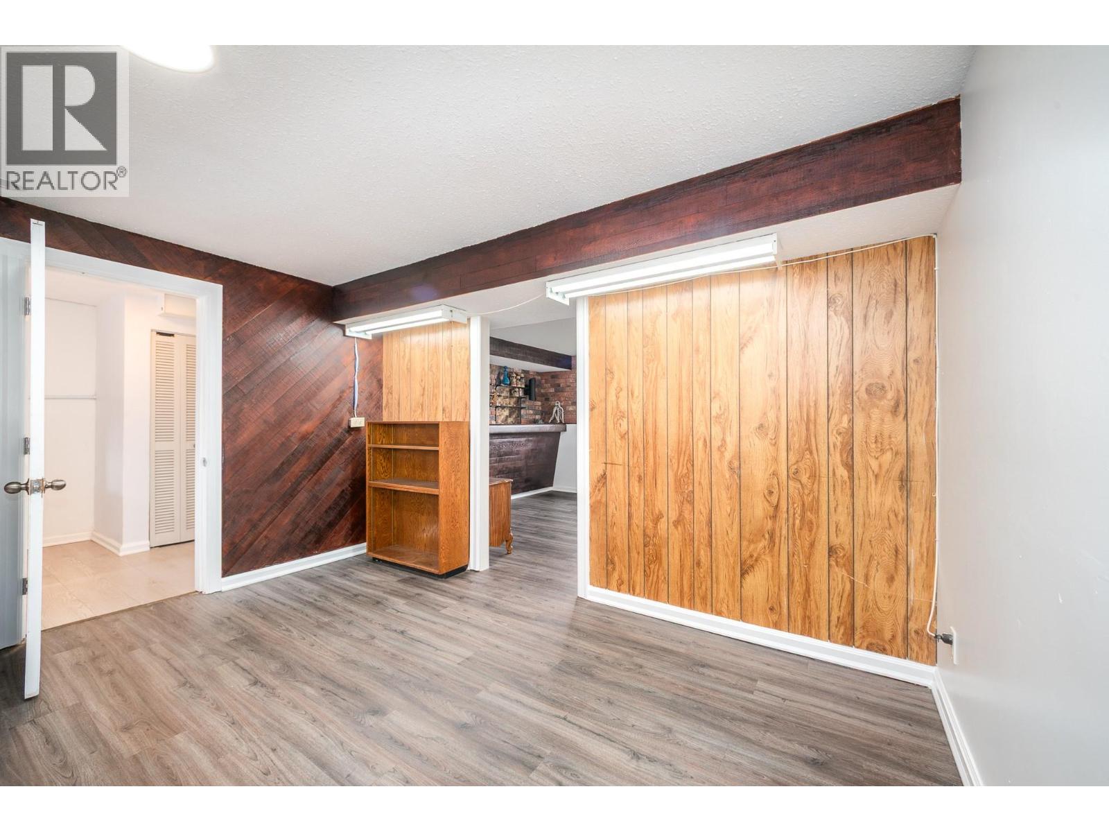 885 Camelia Road - 31