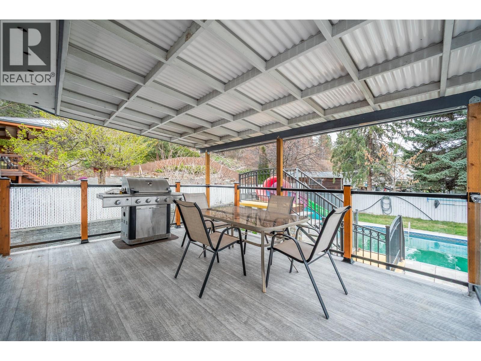 885 Camelia Road - 8