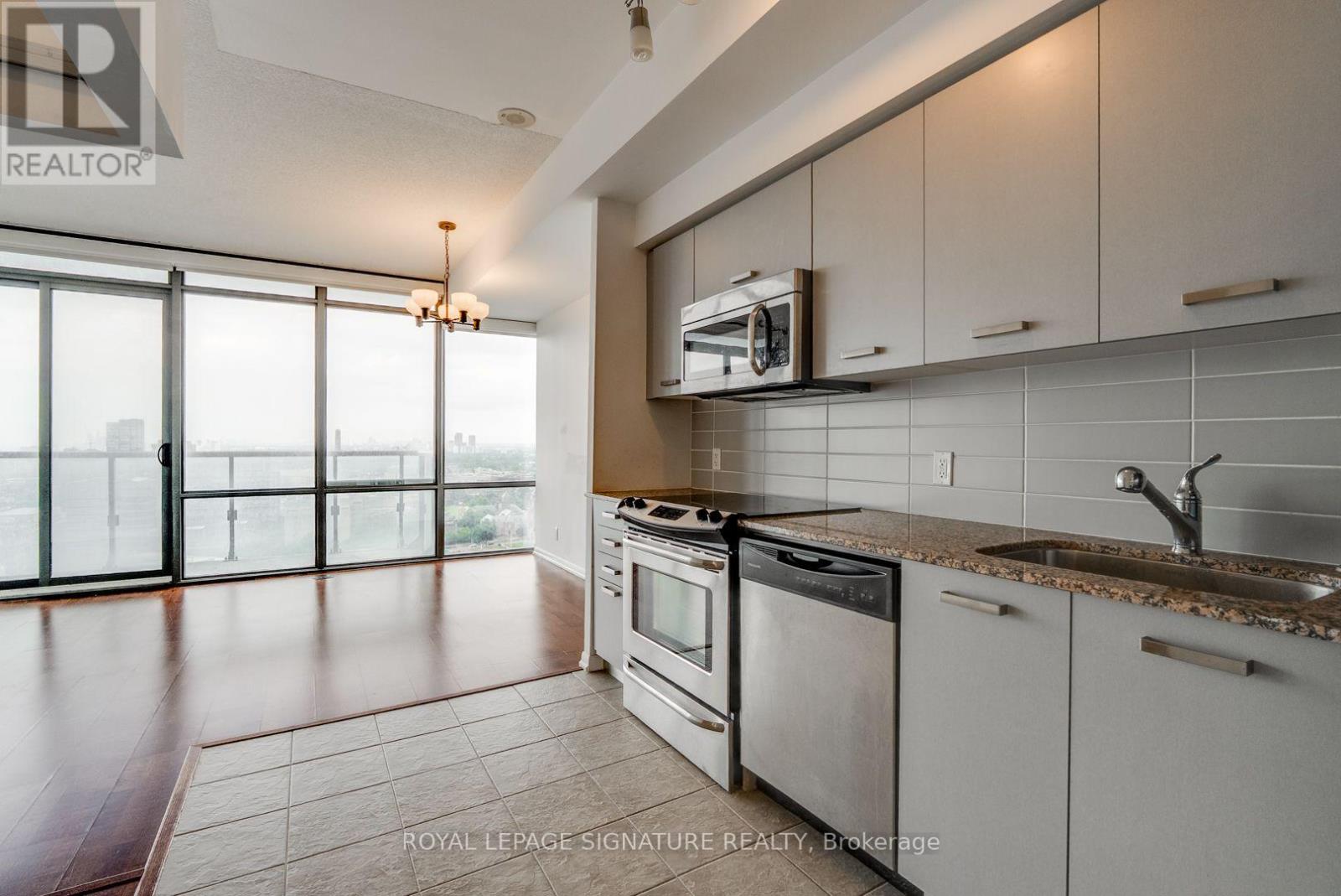 Photo of 832 Bay Street