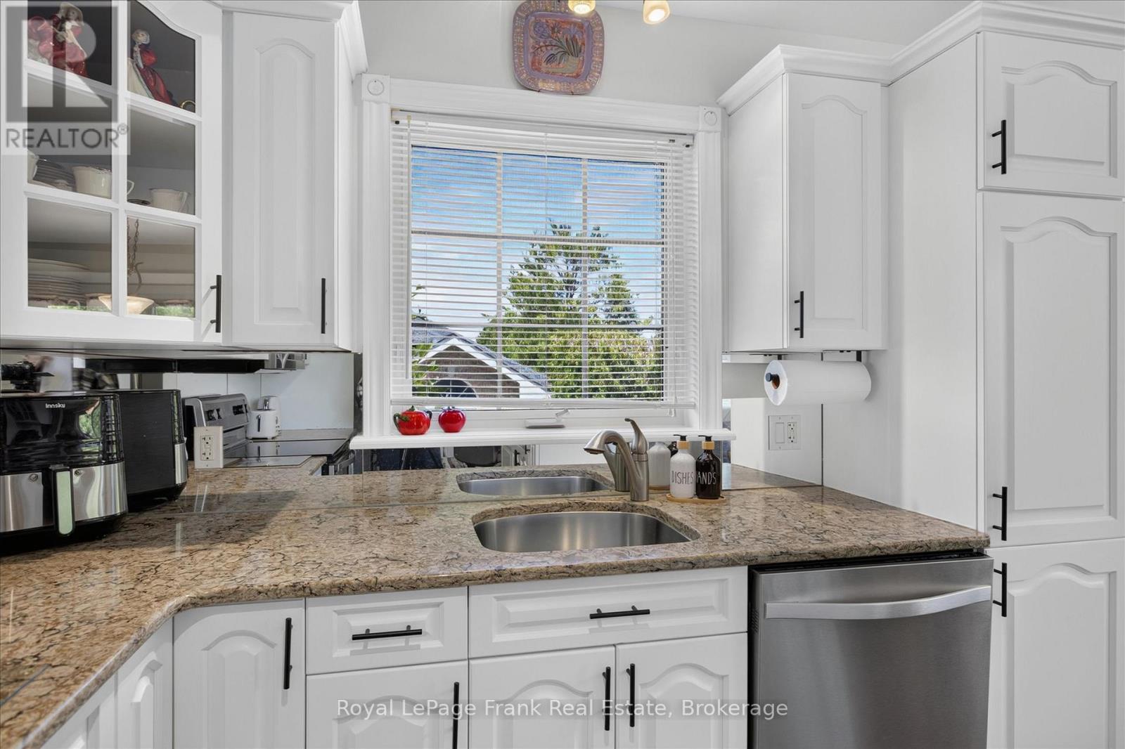 #402 1742 RAVENWOOD DRIVE - 10