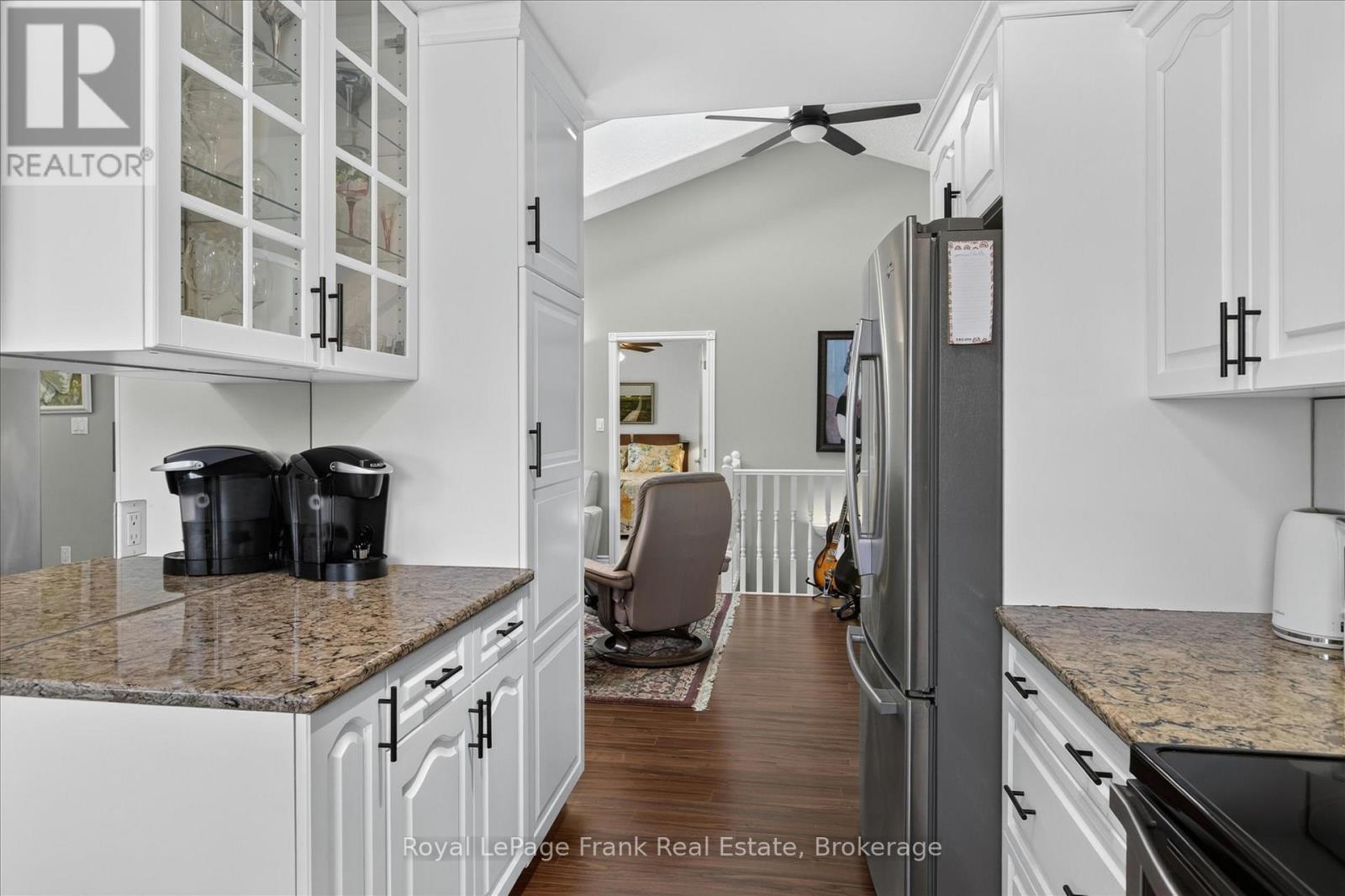 #402 1742 RAVENWOOD DRIVE - 11