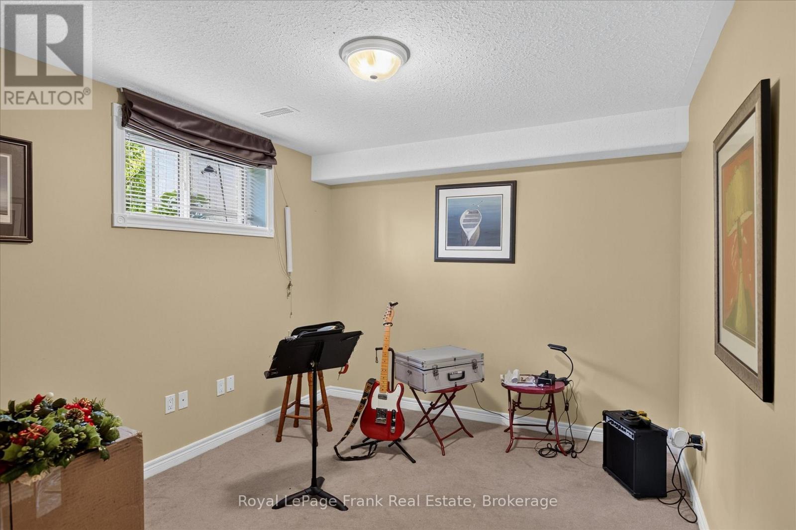 #402 1742 RAVENWOOD DRIVE - 19