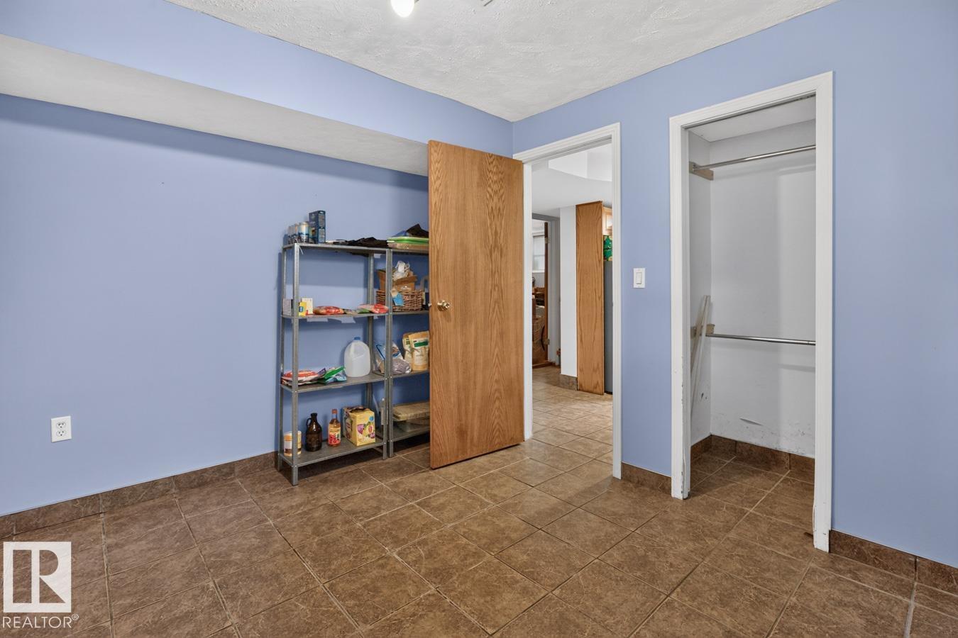 9838 80 AV NW - 23