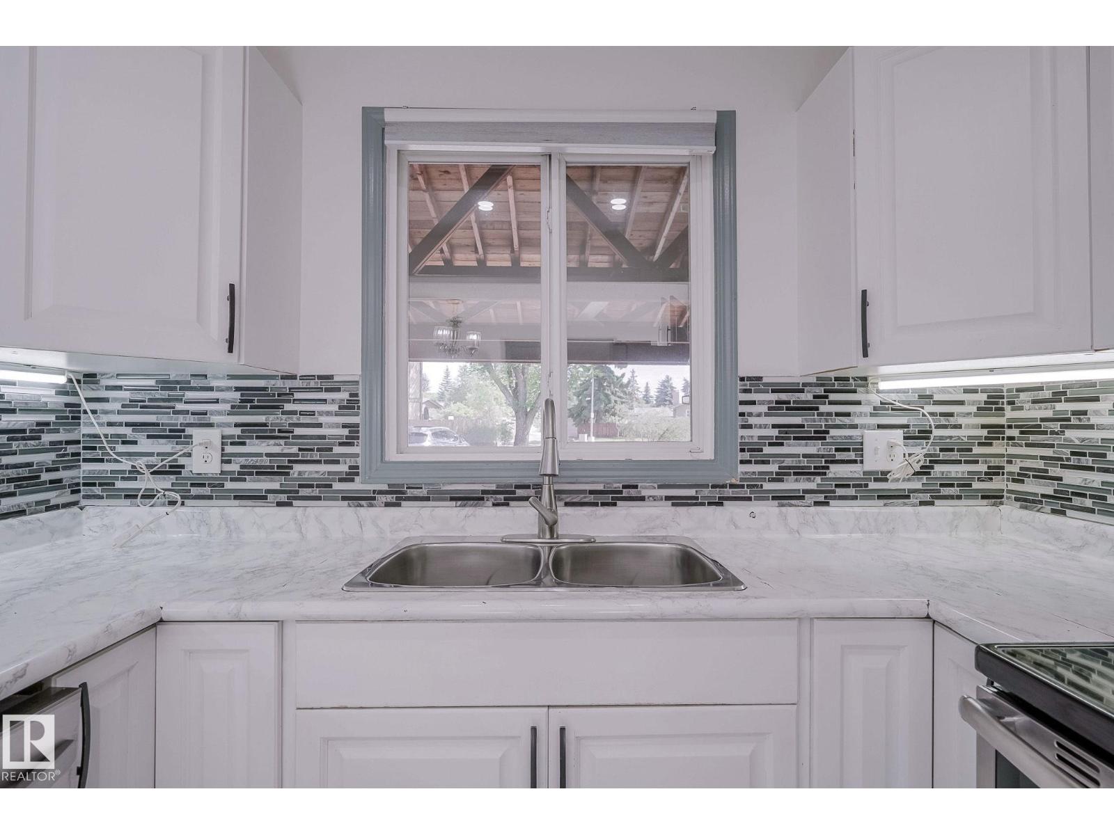 894 MILLBOURNE RD E NW - 10